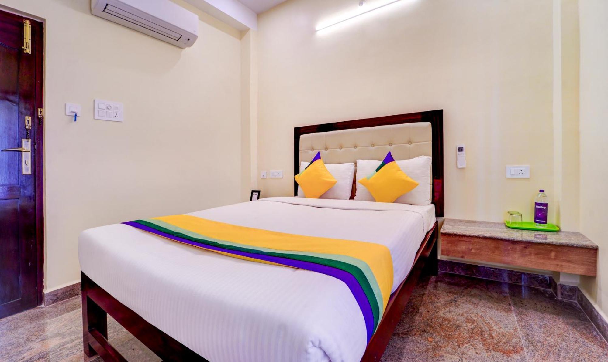 Treebo Trip Prakasam Residency Pondicherry Bagian luar foto