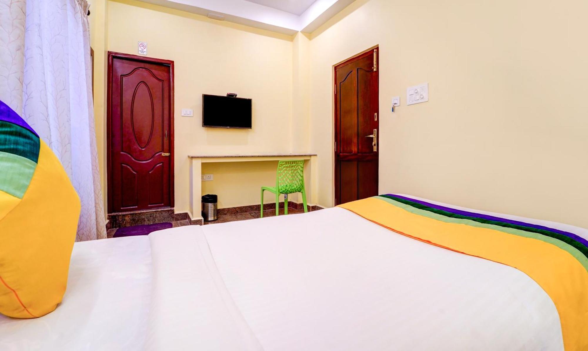 Treebo Trip Prakasam Residency Pondicherry Bagian luar foto