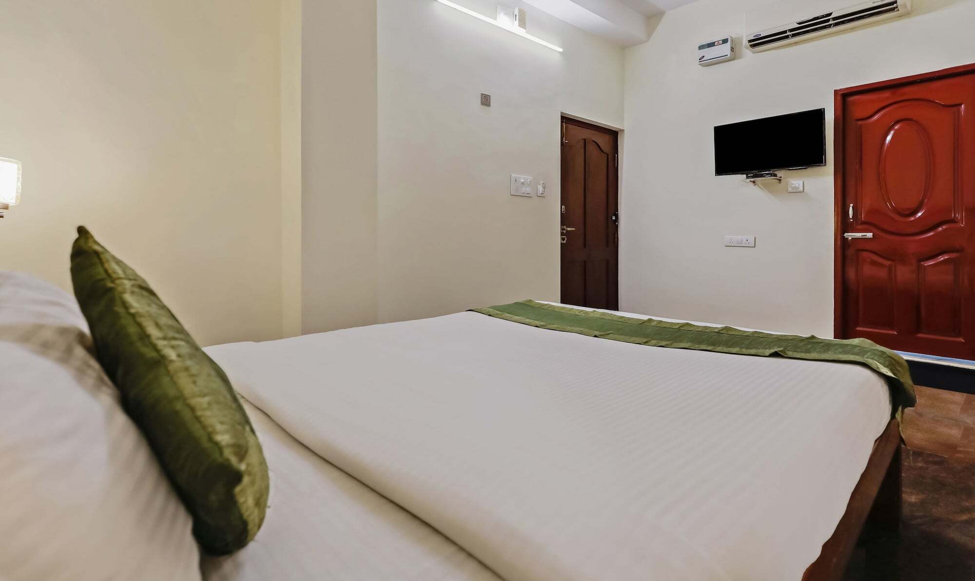 Treebo Trip Prakasam Residency Pondicherry Bagian luar foto